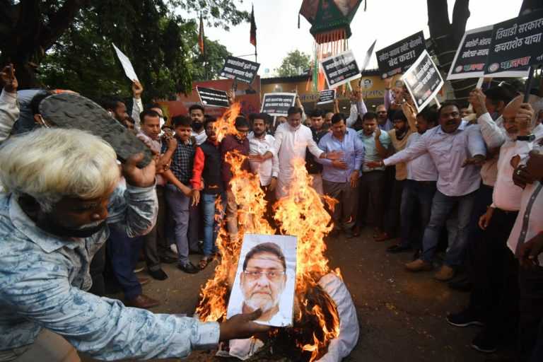 नवाब मलिकांच्या प्रतिकात्मक पुतळ्याचं दहन; मुंबई भाजपचा आक्रमक पवित्रा!