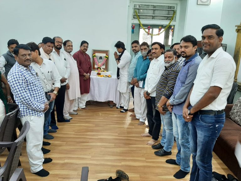 मौलाना अबुल कलाम आझाद यांना अभिवादन