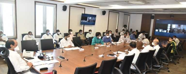 खोटे रेकॉर्ड तयार करुन शेतकऱ्यांना फसविणाऱ्या विमा कंपन्यांवर गुन्हे नोंद करा-उपमुख्यमंत्री अजित पवार