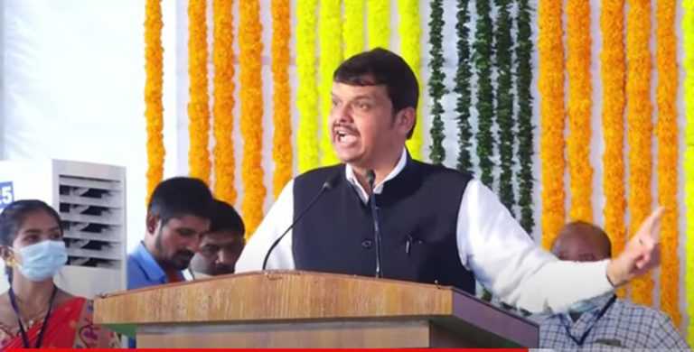 सहकार चळवळ मोडीत निघाली असे म्हणणारेच कारखाने विकत घेताहेत; केंद्राने इथेनॉलचे धोरण केल्यामुळे साखर कारखान्यांचे दिवस पालटले- फडणवीस