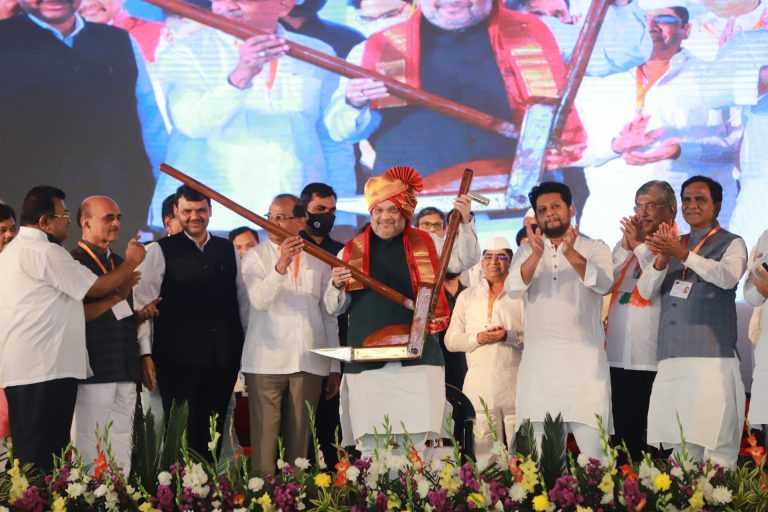जिल्हा बँकामध्ये हजारो कोटींचा घोटाळा कुणी केला ? अमित शाहांनी केला महाराष्ट्र सरकारला सवाल
