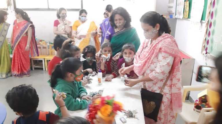 डीईएसमध्ये हस्तकौशल्य सप्ताहानिमित्त प्रदर्शन