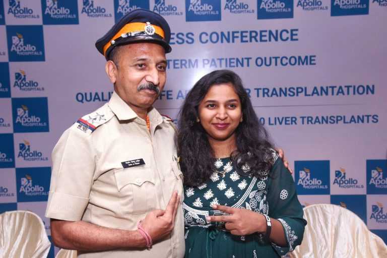 तरुण मुलीने आपल्या पोलीस सब इन्स्पेक्टर वडिलांना यकृत दान करून दिले नवजीवन