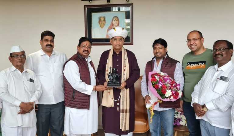 मोहन जोशी यांचा वाढदिवस विविध उपक्रमांनी साजरा