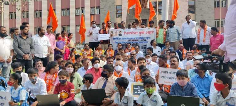 बांधकाम पुर्ण झालेली ई-लर्निंग शाळा सुरु करण्यासाठी शिवसेनेचे आंदोलन