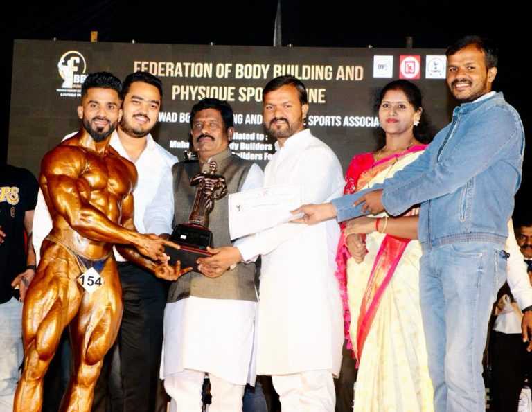 तौसिफ मोमिन मिस्टर पुणे २०२१ चा मानकरी