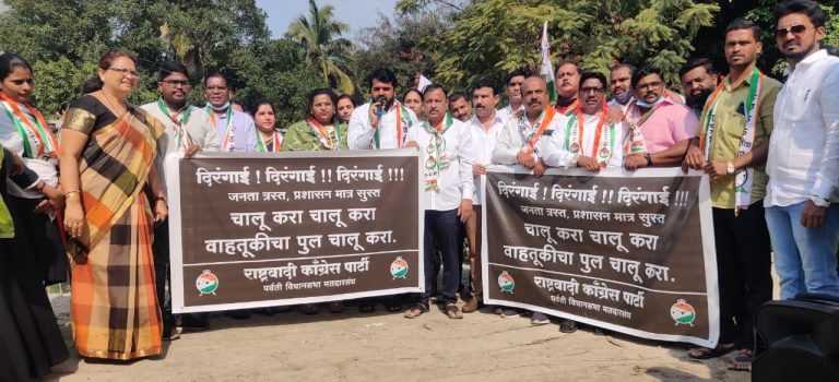 मित्रमंडळ चौकातील पूल वाहतुकीसाठी खुला करा अन्यथा अधिकाऱ्यांच्या तोंडाला काळे फासण्याचा राष्ट्रवादीकडून इशारा