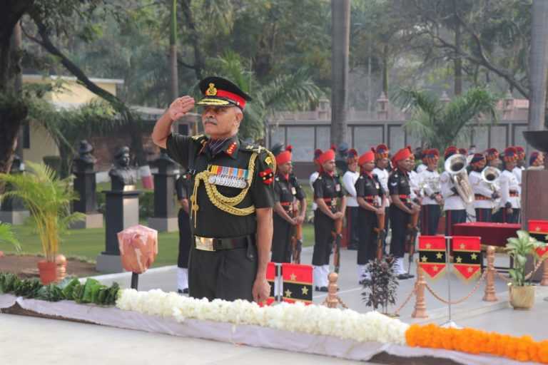दक्षिण कमांड युद्ध स्मारक येथे विजय दिवस साजरा