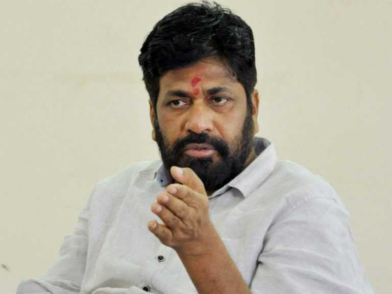 पालिका आयुक्तांवर हात उगारणे भोवले,आमदार बच्चू कडूंना 2 वर्षाची शिक्षा,बच्चू कडू पोलिसांच्या ताब्यात