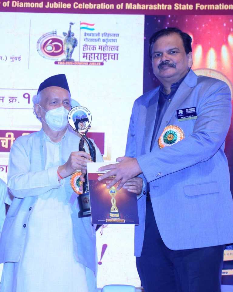 संगणकतज्ज्ञ डॉ दीपक शिकारपूर ह्यांचा राज्यपालांकडून गौरव