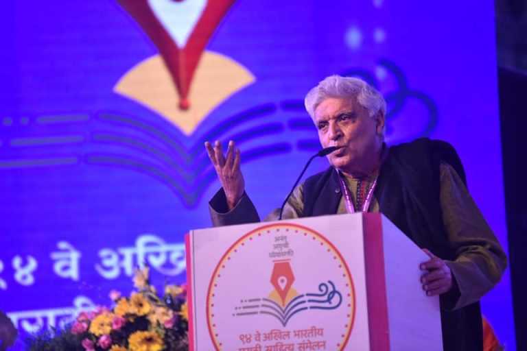 आठशे वर्षांपुर्वी मुक्ताबाईनी लिखाण केलं,हे जगात पहिलंच… जावेद अख्तर