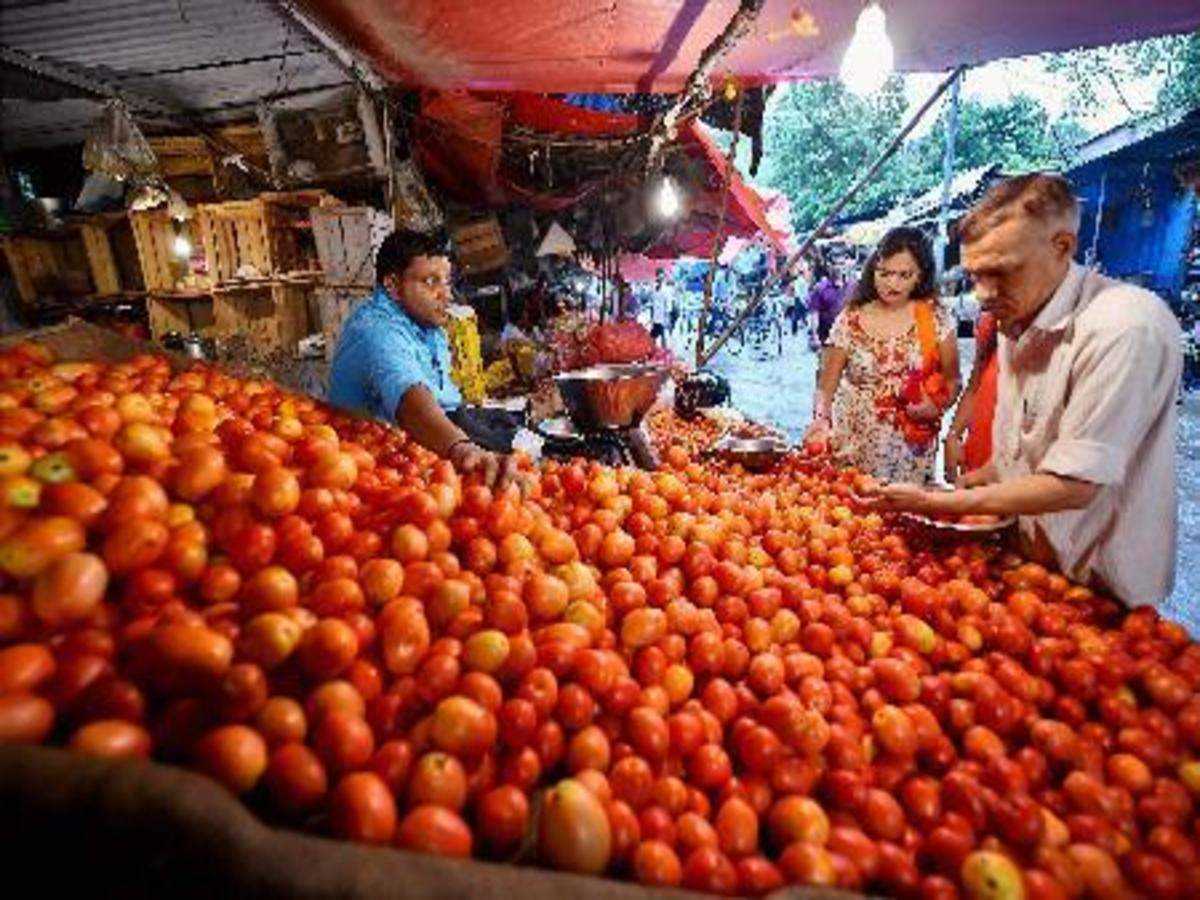 ग्राहक व्यवहार विभागाने प्रमुख विक्री केंद्रांमध्ये वितरणासाठी महाराष्ट्र,आंध्र प्रदेश,कर्नाटकातून टोमॅटो खरेदी करण्याचे दिले आदेश