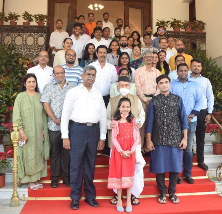 एकीकडे पुण्यात नदीतून मेट्रो जात असताना दुसरीकडे राज्यपालांनी गणेश मंडळांनी करावी पर्यावरण जागृती असे केले वक्तव्य