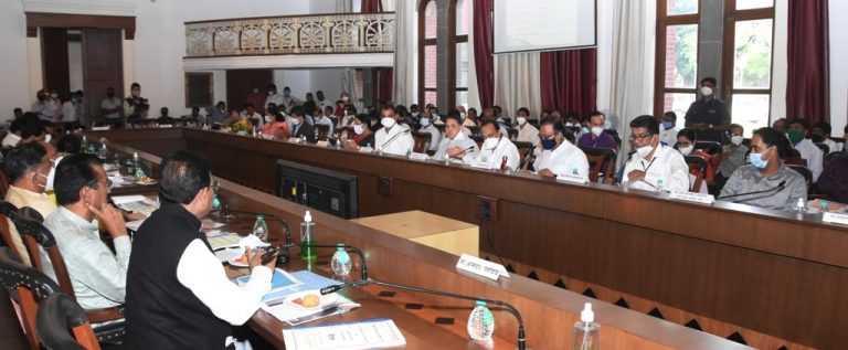 जिल्हा नियोजन समिती बैठकीत ७९३ कोटी ८६ लाखांच्या प्रारुप आराखड्यास मान्यता