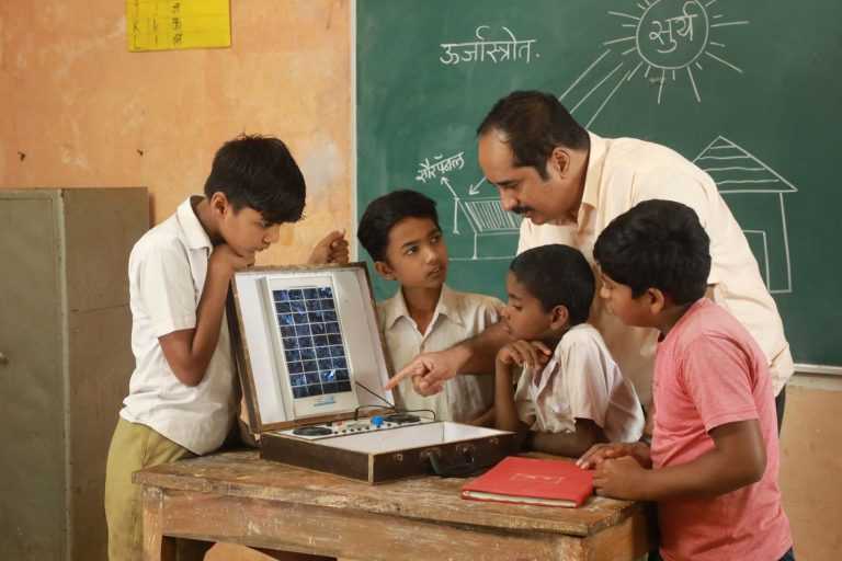 मराठी शिक्षणपद्धतीचा आरसा ‘बदली’