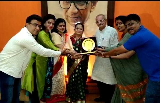 माझा पुरस्कार हिंदुहृदयसम्राट बाळासाहेब ठाकरे यांना अर्पण : महापौर किशोरी पेडणेकर
