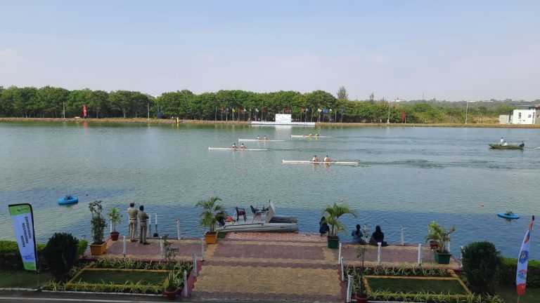 क्रीडामंत्री सुनील केदार यांची राष्ट्रीय रोईंग स्पर्धेला भेट