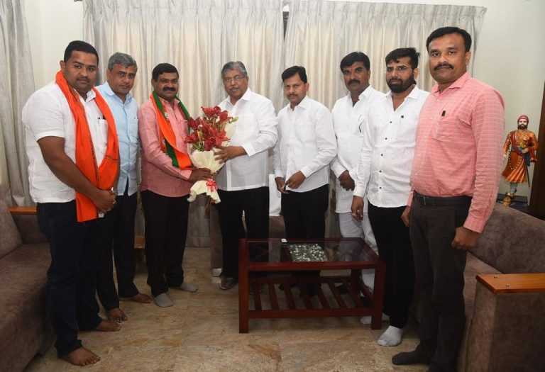किसान सभेचे नेते कॉम्रेड विलास बाबर यांचा भाजपामध्ये प्रवेश