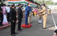 भारतीय प्रजासत्ताकाच्या वर्धापन दिनानिमित्त उपमुख्यमंत्री अजित पवार यांच्याकडून राष्ट्रध्वजास मानवंदना
