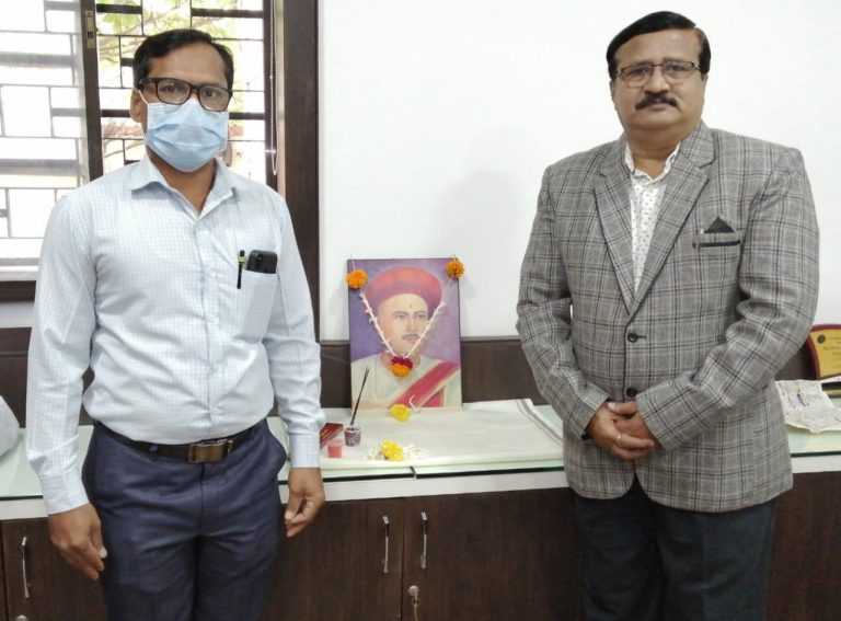 विभागीय माहिती कार्यालयात दर्पणकार आचार्य बाळशास्त्री जांभेकर यांना अभिवादन