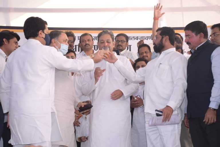 अखेर सरकारच्या आश्वासनानंतर छत्रपती संभाजीराजे यांचे उपोषण मागे
