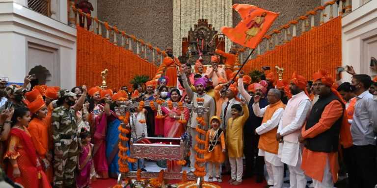 ‘जय भवानी जय शिवाजी’च्या गजराने महाराष्ट्र सदन दुमदुमले