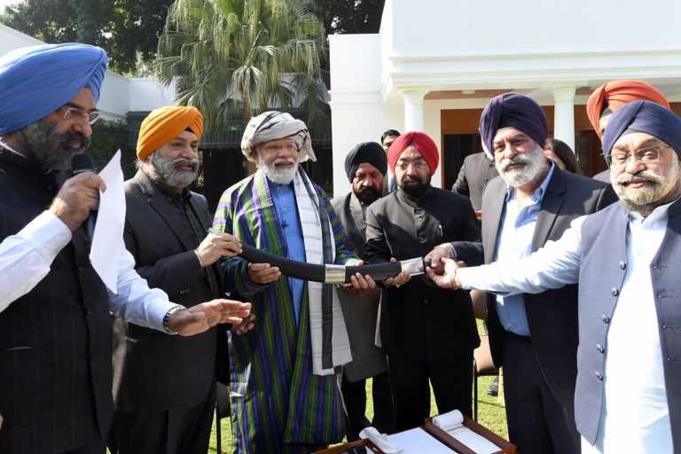 पंतप्रधान नरेंद्र मोदी यांनी घेतली अफगाणिस्तानातून परतलेल्या शीख-हिंदू शिष्टमंडळाची भेट