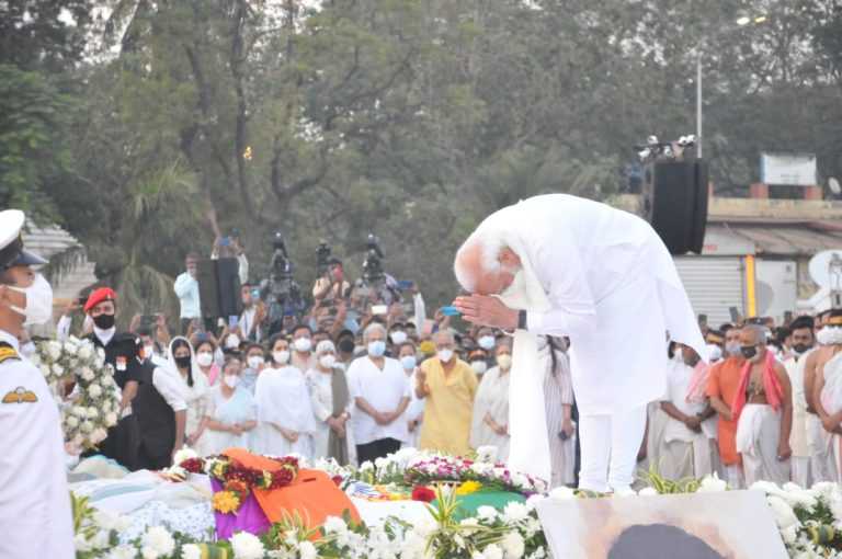 स्वरयुगाचा अंत ..गहिवरला देश ..
