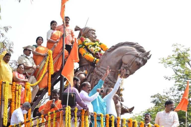 शिवजयंतीनिमित्त 392 किलोचा पुष्पहार अर्पण