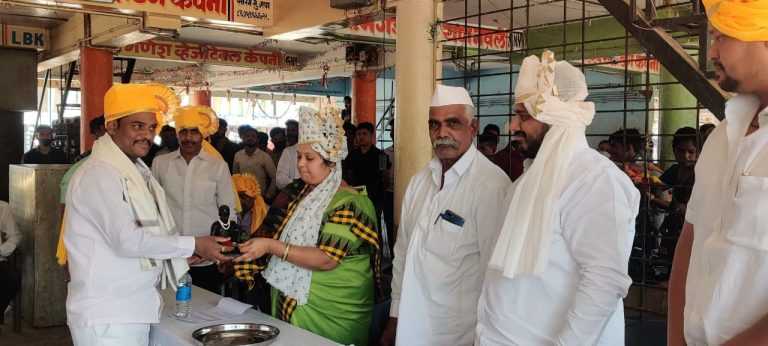 आडते असोसिएशनचे नवनिर्वाचित अध्यक्ष बाप्पू भोसले यांचा सन्मान