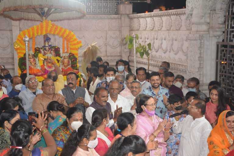 महालक्ष्मी मंदिरातील उत्सव मूर्तींची पालखी मिरवणूक