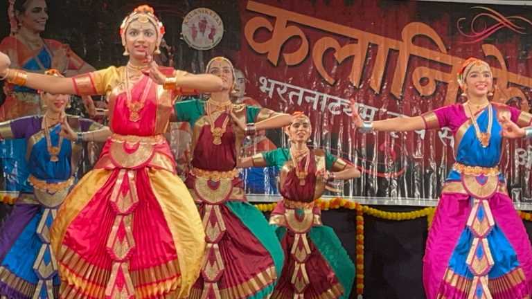 कलानिकेतन भरतनाट्यम संस्थेच्या विद्यार्थिनिंचा कलाअविष्कार