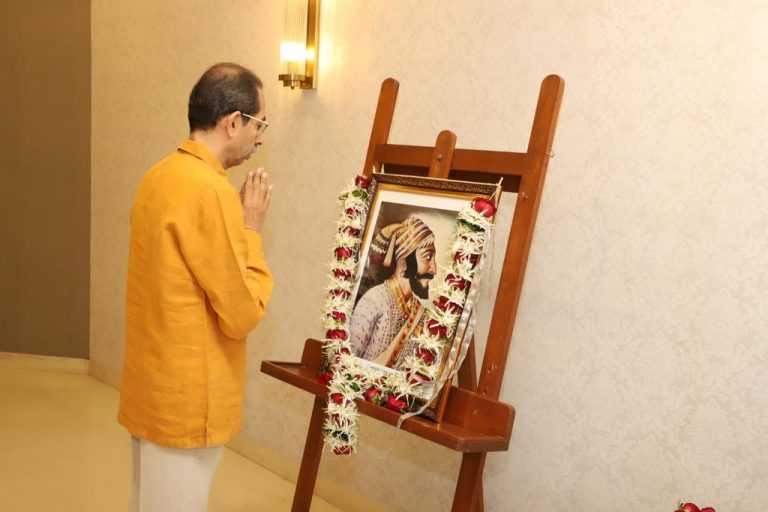 शिवरायांच्या स्वाभिमानाचा आदर्श घेऊन महाराष्ट्र पुढे जाईल – मुख्यमंत्री उद्धव ठाकरे