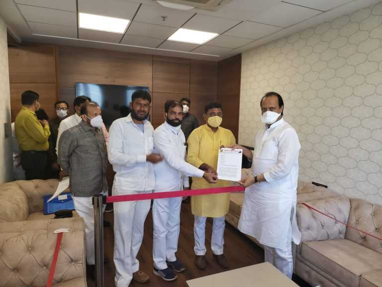 बेकायदेशीर दुचाकी व्यवसायाला परवानगी देणार नाही; सरकार रिक्षा चालकांच्या बाजूने
