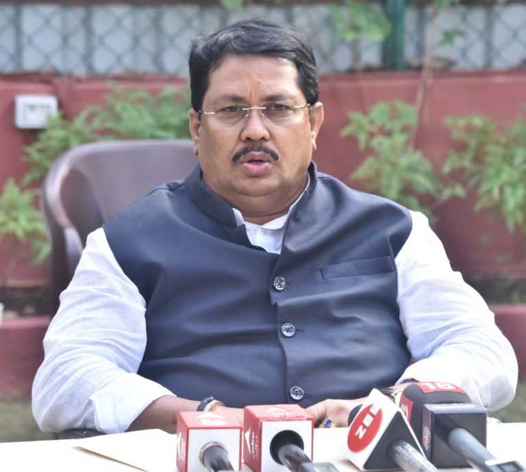 राज्यातील अंदाजे १२०० विद्यार्थ्यी युक्रेन देशात अडकले-मायदेशात आणण्यासाठी सर्वोतोपरी प्रयत्न