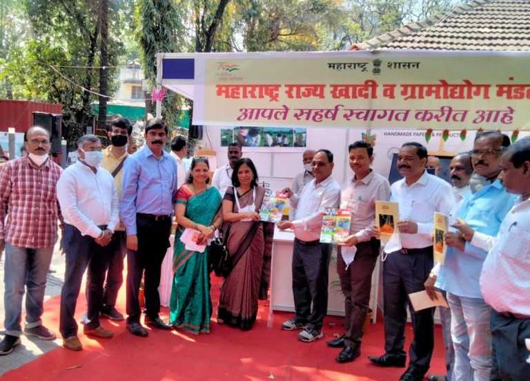 खादी व ग्रामोद्योगी वस्तुंच्या राज्यस्तरीय प्रदर्शनाचा शुभारंभ