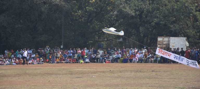 …अन् अवकाशात झेपावली फायटर प्लेन