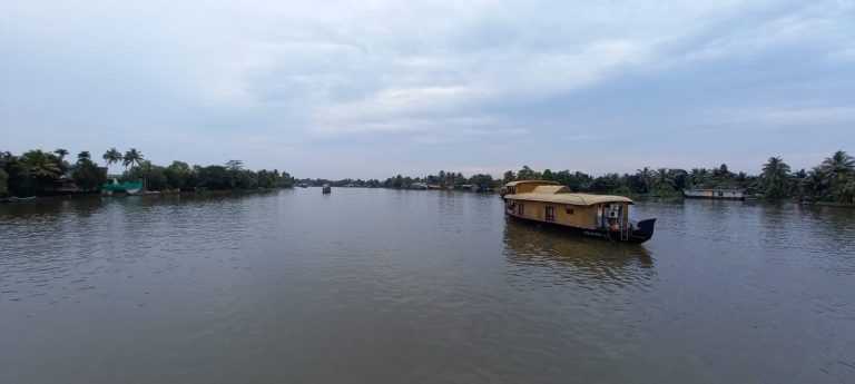 केरळ सफरनामा…. भाग 4 (लेखिका :पूर्णिमा नार्वेकर)