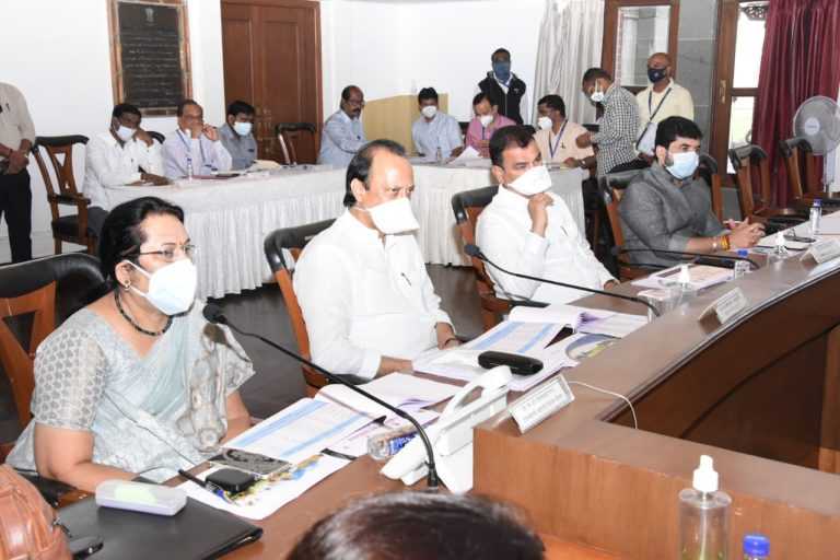 महानगरपालिका क्षेत्रात पंधरा वर्षावरील मुलांचे लसीकरण वाढवा-उपमुख्यमंत्री अजित पवार