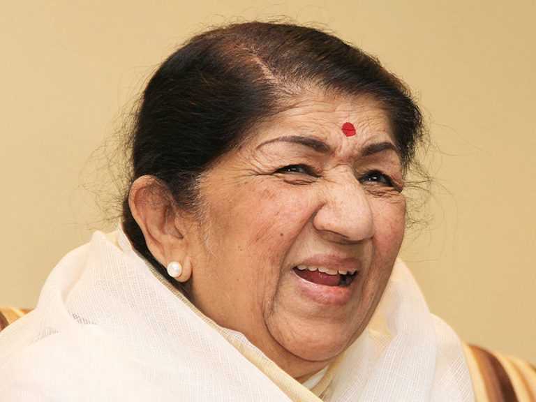लता मंगेशकर यांचे पार्थिव प्रभूकुंजवर; मुख्यमंत्र्यांसह अनेकांनी घेतले अंत्यदर्शन, अंत्यविधीला पीएम मोदींची राहणार उपस्थिती