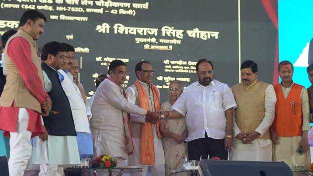 नितीन गडकरी यांनी मध्य प्रदेशात 5722 कोटी रुपये खर्चाच्या 11 राष्ट्रीय महामार्ग प्रकल्पांची पायाभरणी केली