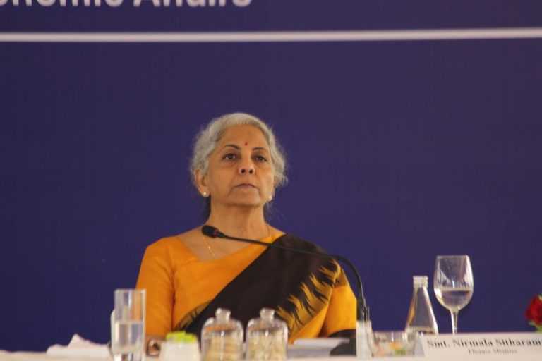 वित्तीय संस्थांच्या आर्थिक स्थितीवर आणि कार्यावर सातत्याने लक्ष ठेवण्याच्या गरजेकडे परिषदेत अधिक भर