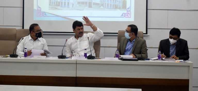 भावी पिढीला प्रेरणादायी असे स्मारक कोरेगाव भिमा येथे उभारावे-धनंजय मुंडे