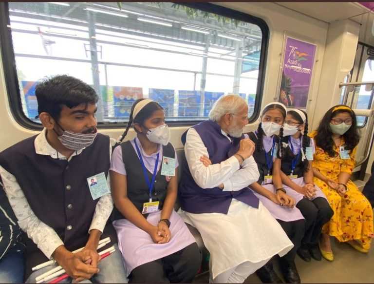 पुणे मेट्रो रेल्वे प्रकल्पाच्या पहिल्या टप्प्याचे प्रधानमंत्री नरेंद्र मोदी यांच्या हस्ते उद्घाटन