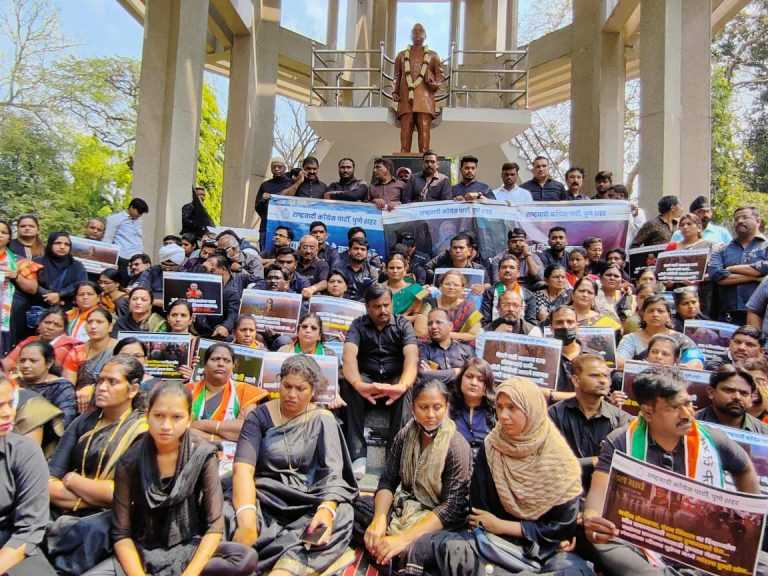 पीएम मोदींच्या विरोधात काळे कपडे परिधान करून राष्ट्रवादीची  निदर्शने..पण दूरवरून …
