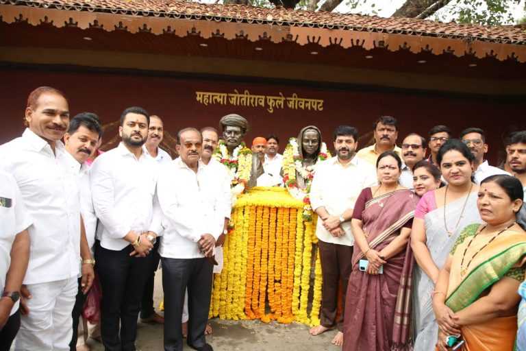 महात्मा फुले स्मारक येथील कमानीचे उद्घाटन