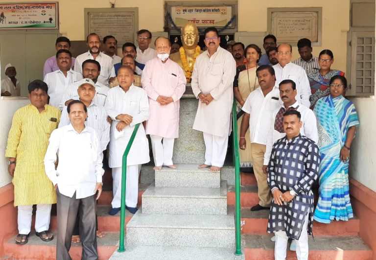 स्व. यशवंतराव चव्‍हाण यांच्या जयंतीनिमित्त विनम्र अभिवादन.
