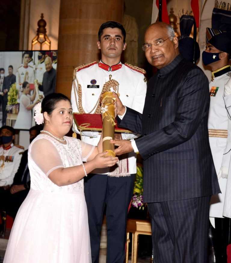 महाराष्ट्रातील विशेष सक्षम कथ्थक नृत्यांगना, पहिल्या महिला सर्पमित्र आणि सामाजिक उद्योजिका यांचा नारी शक्ती पुरस्काराने सन्मान