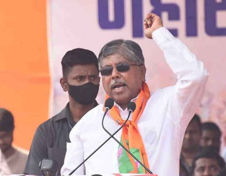 दाऊदचा फोन आल्‍यानेच नवाब मलिकांचा राजीनामा घेतला जात नाही; भाजप प्रदेशाध्यक्ष चंद्रकांत पाटलांचा खळबळजनक आरोप