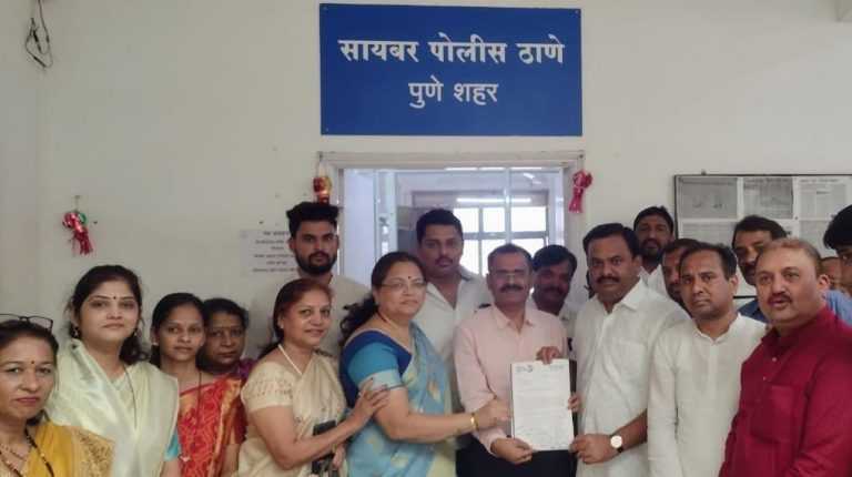 केतकी चितळे विरोधात पुण्यात तक्रार दाखल